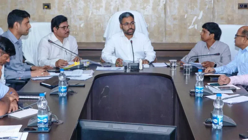 Kanker News: जलजीवन मिशन एवं आवास योजना के कार्यों में प्रगति लाने कलेक्टर ने दिया जोर