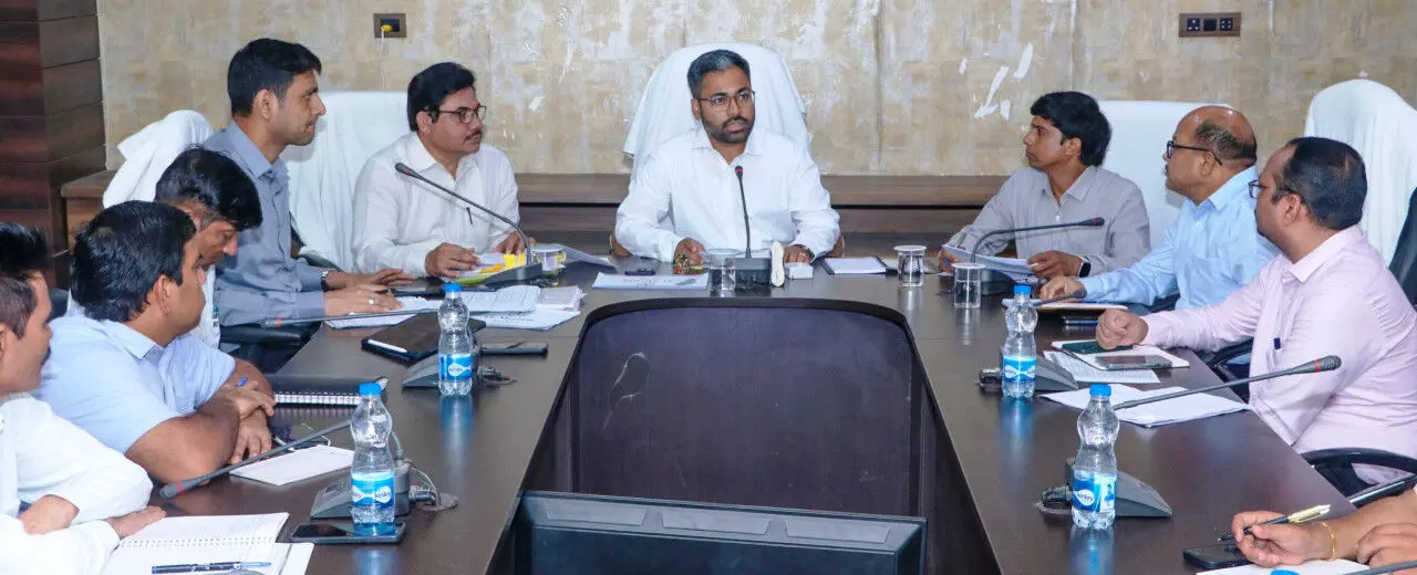 Kanker News: जलजीवन मिशन एवं आवास योजना के कार्यों में प्रगति लाने कलेक्टर ने दिया जोर