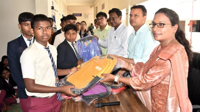 Balod News: संयुक्त एकलव्य आदर्श आवासीय विद्यालय डौण्डी में शाला प्रवेशोत्सव का हुआ आयोजन