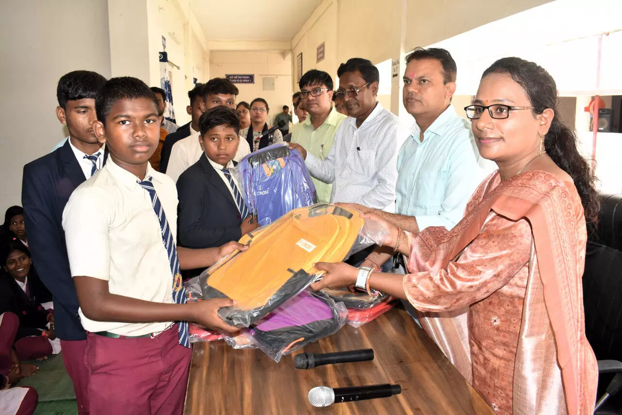 Balod News: संयुक्त एकलव्य आदर्श आवासीय विद्यालय डौण्डी में शाला प्रवेशोत्सव का हुआ आयोजन