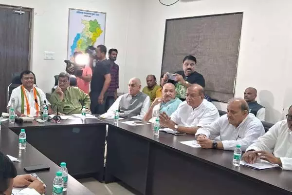 Political news: रायपुर दक्षिण सीट पर उपचुनाव की तैयारी में जुटी कांग्रेस: प्रदेश मुख्यालय में हुई बैठक में प्रत्याशी चयन के साथ इन विषयों पर हुई चर्चा