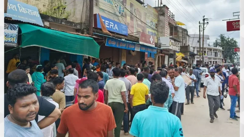 CG डबल मर्डर से सनसनीः बदमाशों ने घर घुसकर मां और दो बेटों पर धारदार हथियार से किया हमला, दो की मौत, एक गंभीर