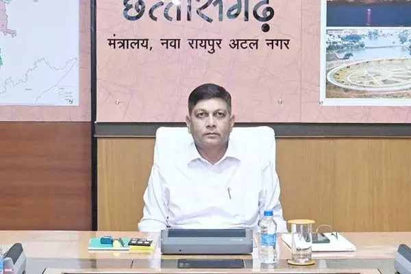 Chhattisgarh News: देश में हो रहे पर्चा लीक के बीच प्रवेश और प्रतियोगी परीक्षाओं को लेकर सीएस ने किया अलर्ट: वर्चुअल बैठक में कलेक्टरों को दिया यह निर्देश