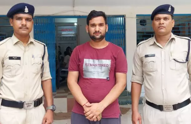 Baloda Bazar News: डॉलर का झांसा दे ऑनलाइन फ्रॉड करने वाला आरोपी को चंद घंटों में किया गिरफ्तार, ठगी की पूरी रकम रिकवर…