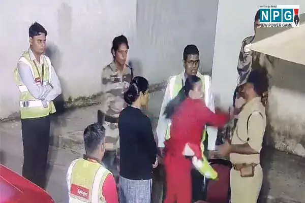 Spicejet Staff Slap Cisf: जयपुर एयरपोर्ट पर हाईवोल्टेज ड्रामा! स्पाइसजेट की स्टाफ ने CISF जवान को मारा थप्पड़, देखें Video