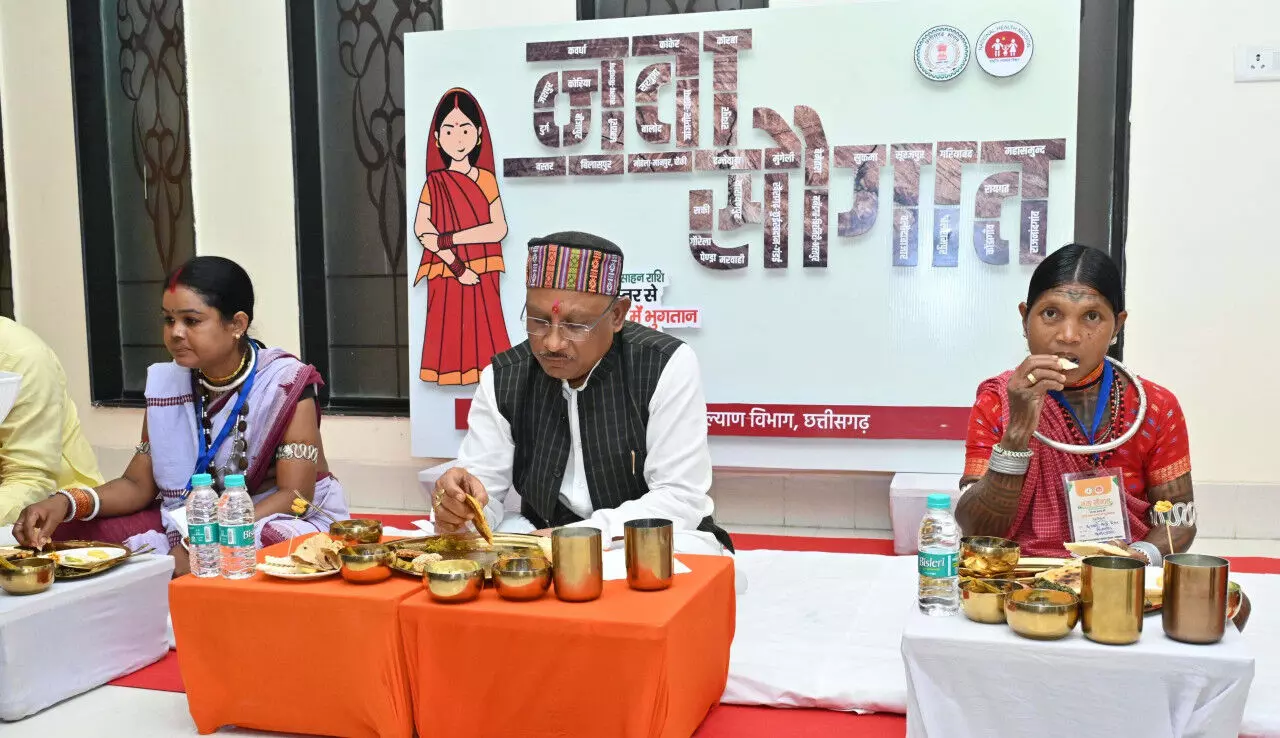 CG News: जब मितानिन दीदियों के साथ पंगत में बैठकर मुख्यमंत्री ने किया भोजन