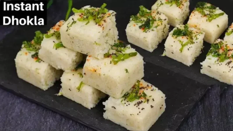 Mom Recipe for Tiffin Series 13 : झटपट बनकर तैयार होता है "सूजी का ढोकला", Read Recipe