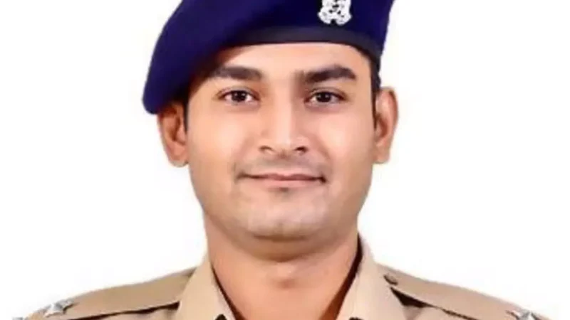IPS Mayank Mishra Biography in Hindi: आईपीएस मयंक मिश्रा का जीवन परिचय (जीवनी), जानिए कौन है छत्तीसगढ़ कैडर के आईपीएस मयंक मिश्रा?