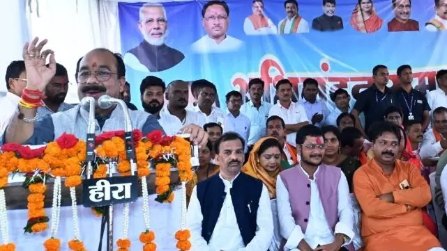 CG: उप मुख्यमंत्री अरुण साव गरियाबंद में अभिनंदन समारोह में हुए शामिल, 5.36 करोड़ रुपए लागत के भवनों का किया लोकार्पण