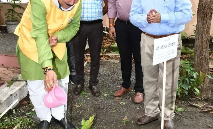 MP News: सीएससी दिवस की पूर्व संध्या पर राज्यमंत्री टेटवाल ने किया राज्य कार्यालय में पौध-रोपण