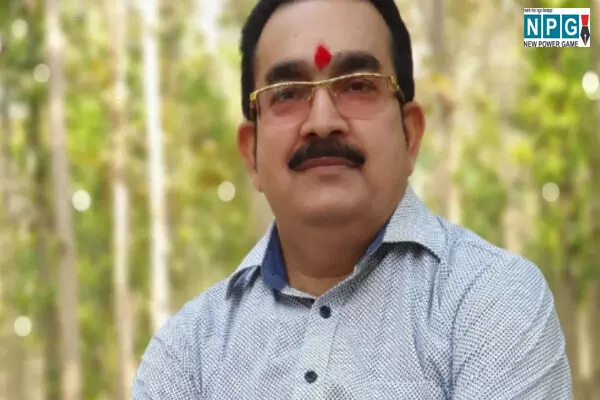IAS Devi Sharan Upadhyay suspended: लैंड स्कैम केस में आईएएस देवी शरण उपाध्याय सस्पेंड, जाने क्या है मामला