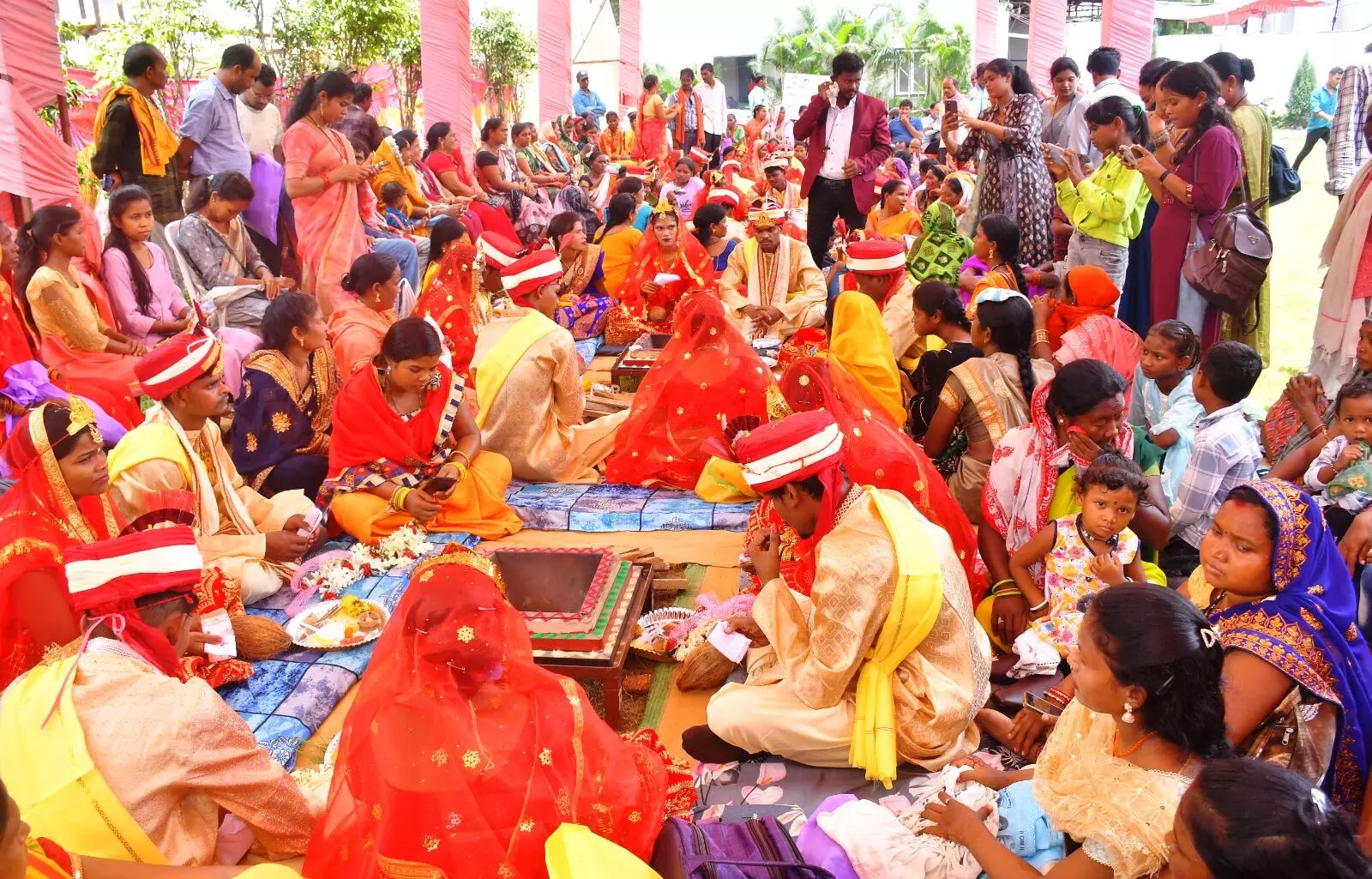 Raigarh News: मुख्यमंत्री कन्या विवाह योजना से बेटियों के विवाह की चिंता हुई दूर, रायगढ़ में 45 जोड़े बंधे परिणय सूत्र में