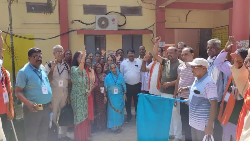 Surajpur News: सूरजपुर जिले के कुल 147 श्रद्धालु राम लला के दर्शन के लिए अयोध्या धाम रवाना