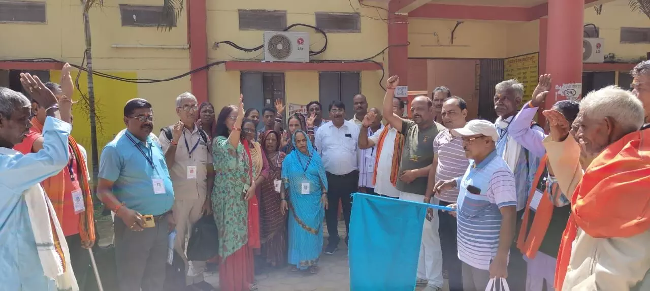 Surajpur News: सूरजपुर जिले के कुल 147 श्रद्धालु राम लला के दर्शन के लिए अयोध्या धाम रवाना