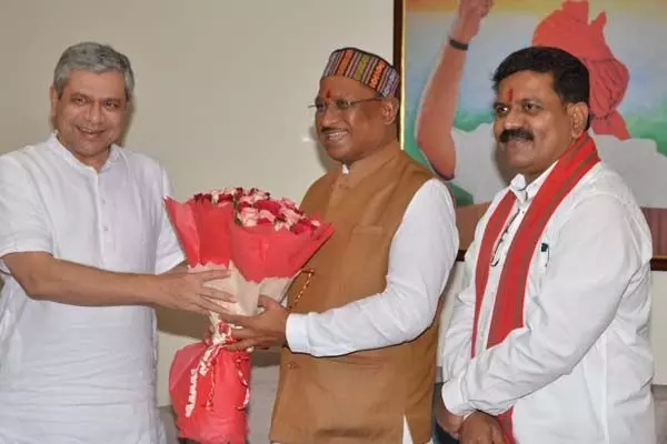 Chhattisgarh News: सीएम विष्णुदेव ने रेल मंत्री से मांगी 4 रेल परियोजनाओं की मंजूरी: मंडाविया से रोजगार सृजन, श्रमिक कल्याण और खेल सुविधाओं पर की चर्चा
