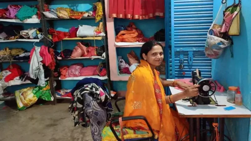सुमन ने धागों से रफू कर दी गरीबी, CM विष्णुदेव की योजना 'महतारी वंदन' की मदद से खरीदी सिलाई मशीन…