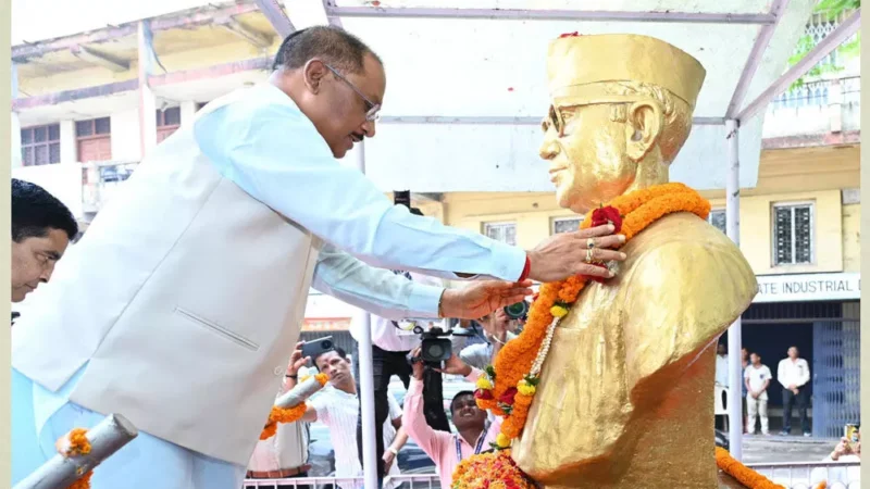 CM विष्णुदेव राजधानी स्थित डॉ. खूबचंद बघेल व्यवसायिक परिसर, फूल चौक पहुँचे…