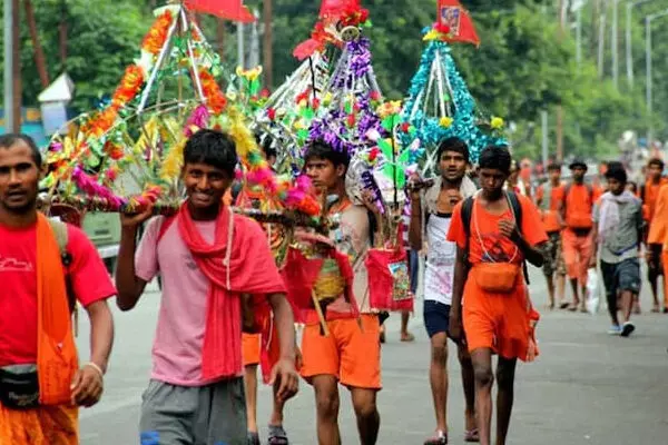 CM Yogi On Kanwar Yatra: कांवड़ यात्रा को लेकर योगी सरकार का बड़ा फैसला, दुकानों पर लिखना होगा दुकानदारों का नाम