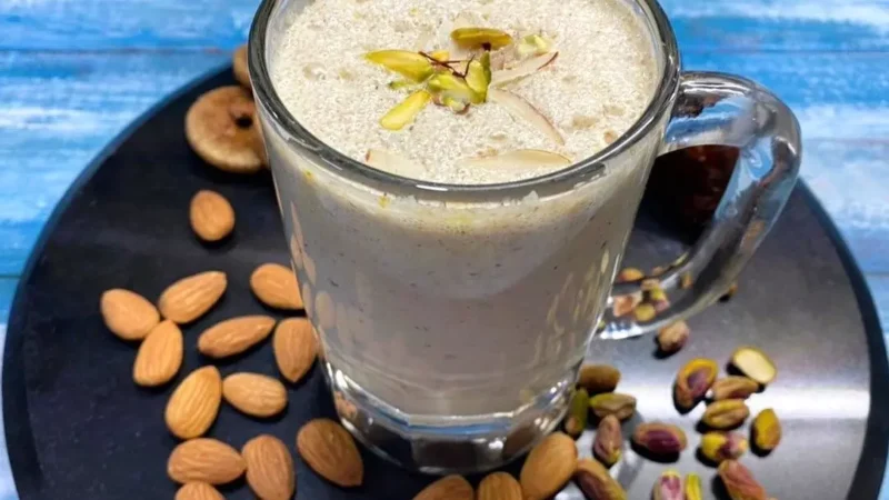 Dry fruits smoothie Recipe  : "ड्राई फ्रूट्स स्मूदी" से रहे फुर्तीले, Read Recipe and Benifits