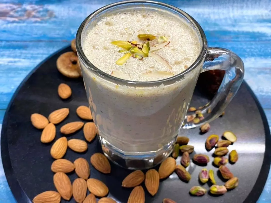 Dry fruits smoothie Recipe : "ड्राई फ्रूट्स स्मूदी" से रहे फुर्तीले, Read Recipe and Benifits