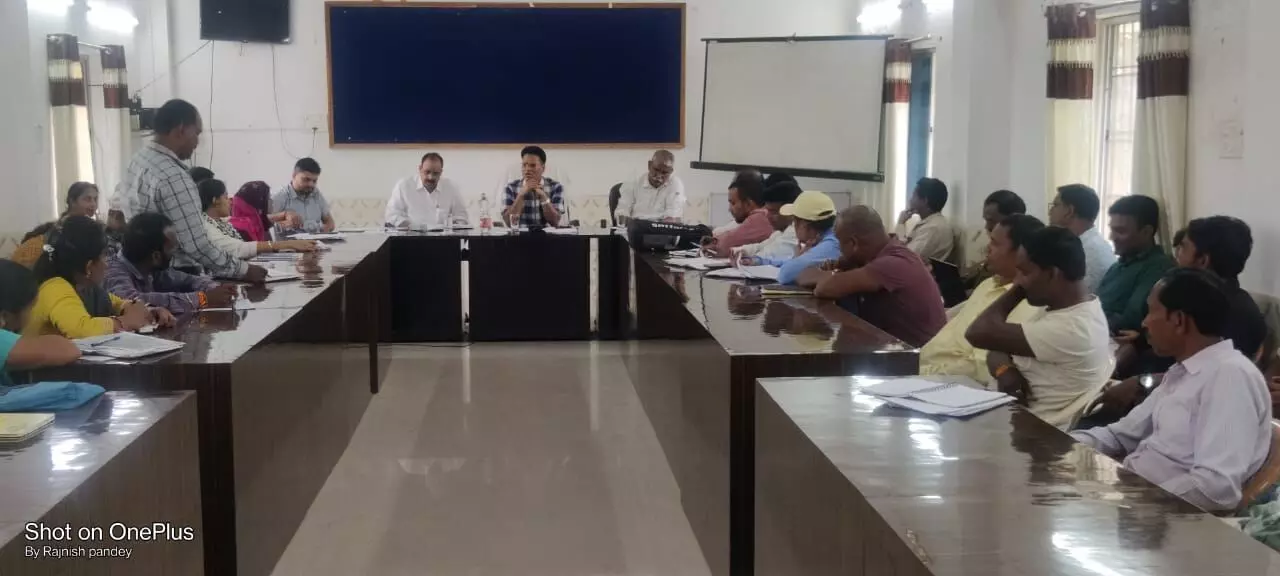 Surajpur News: जनपद पंचायत सुरजपुर में की गई प्रधान मंत्री आवास के संबंध में बैठक