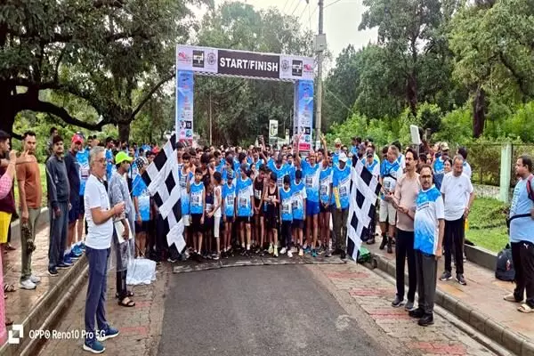 Madhya Pradesh News: पचमढ़ी मानसून मैराथन : हल्की फुहारों के बीच रनर्स ने लगाई दौड़