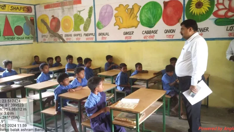 Korea News: कलेक्टर लंगेह के निर्देश का असर : दूरस्थ आंगनवाड़ी, स्कूल व छात्रावासों का अधिकारियों ने किया निरीक्षण