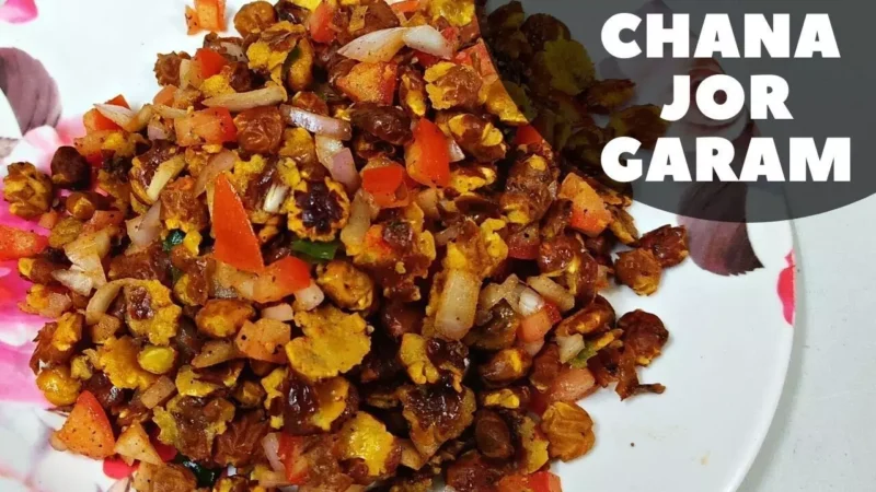 सुना तो बहुत होगा…पर इस मानसून घर में ही ट्राई करें "चना चोर गरम"…Read Recipe