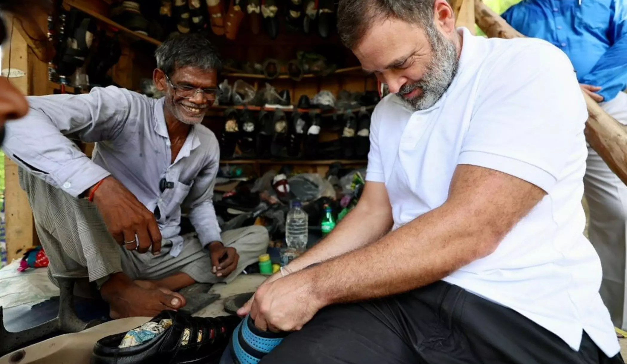 Rahul Gandhi Defamation Case Update: सुल्तानपुर से लखनऊ लौटते समय जूते की सिलाई की, पूछा- घर कैसे चलता है?