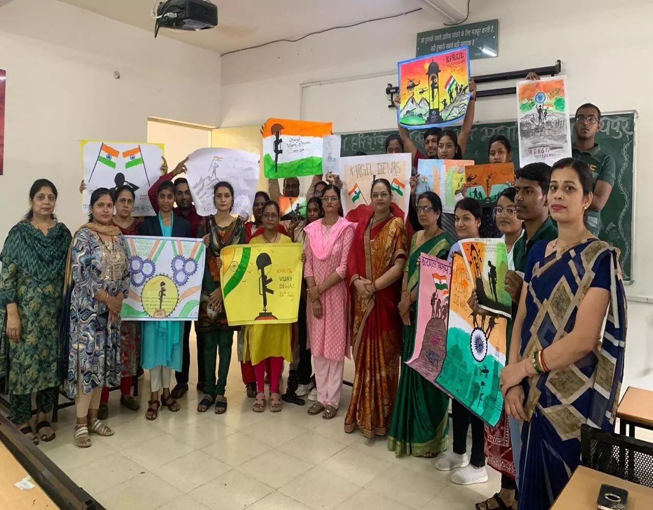 Pt. Harishankar Shukla Memorial College: कारगिल विजय दिवस पर पं. हरिशंकर शुक्ल स्मृति महाविद्यालय में पोस्टर प्रतियोगिता…