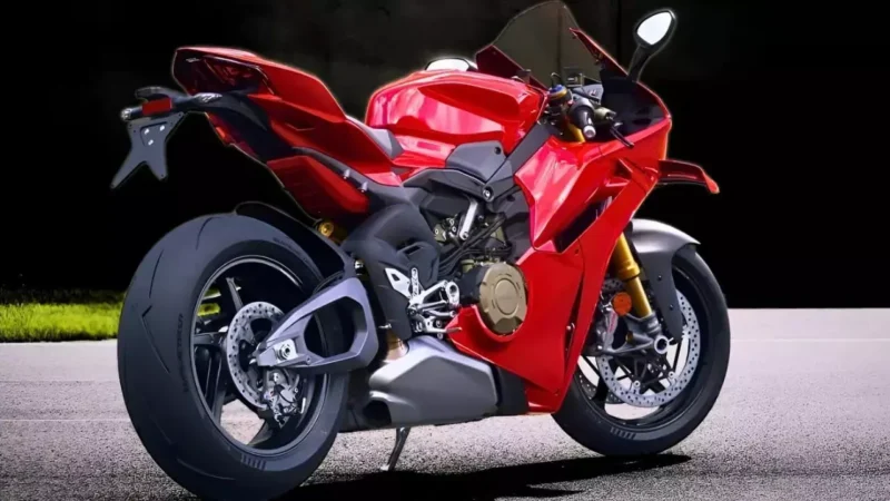 नई डुकाटी Panigale V4 हुई पेश: धांसू डिजाइन, 214 बीएचपी पावर, 1,103cc V4 इंजन और नए अपडेटेड स्विंगआर्म के साथ…
