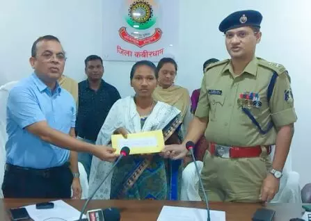 CG: 13 लाख की इनामी महिला नक्सली का सरेंडर, छत्तीसगढ़-मध्यप्रदेश-महाराष्ट्र् में कई गंभीर अपराधों में शामिल, बोली-नक्सलियों के अत्याचार…