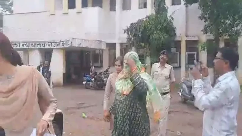 CG-महिला सहायक संचालक गिरफ्तार: विभाग को दो करोड़ का चूना लगाकर FIR के बाद से थी फरार, पुलिस ने बिलासपुर से पकड़ा