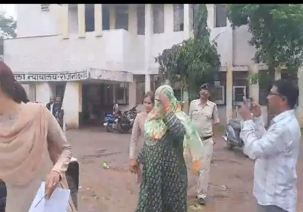 CG-महिला सहायक संचालक गिरफ्तार: विभाग को दो करोड़ का चूना लगाकर FIR के बाद से थी फरार, पुलिस ने बिलासपुर से पकड़ा