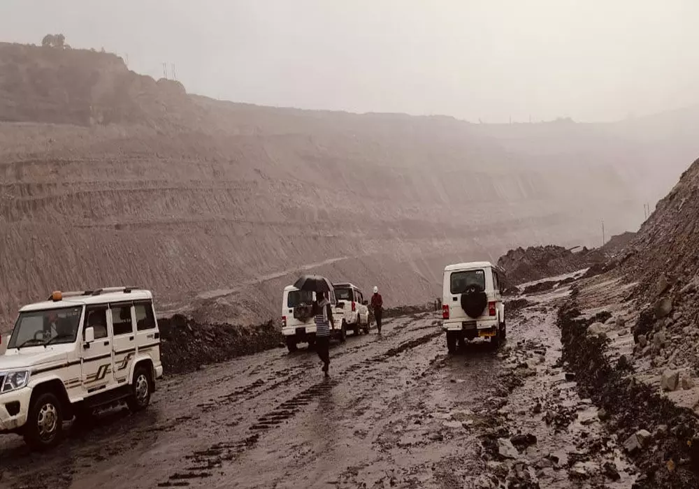 CG: एसईसीएल का अधिकारी खदान में भरे पानी में बहा, तीन ने किसी तरह बचाई जान,चौथे का रेस्क्यू जारी