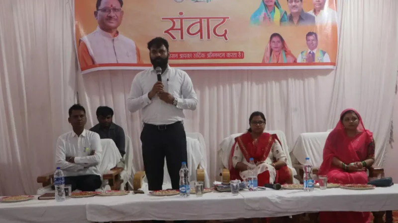 Surajpur News: विद्यालयों में शिक्षा सुनिश्चित करने सभी को मिलकर करना होगा प्रयास : कलेक्टर रोहित व्यास