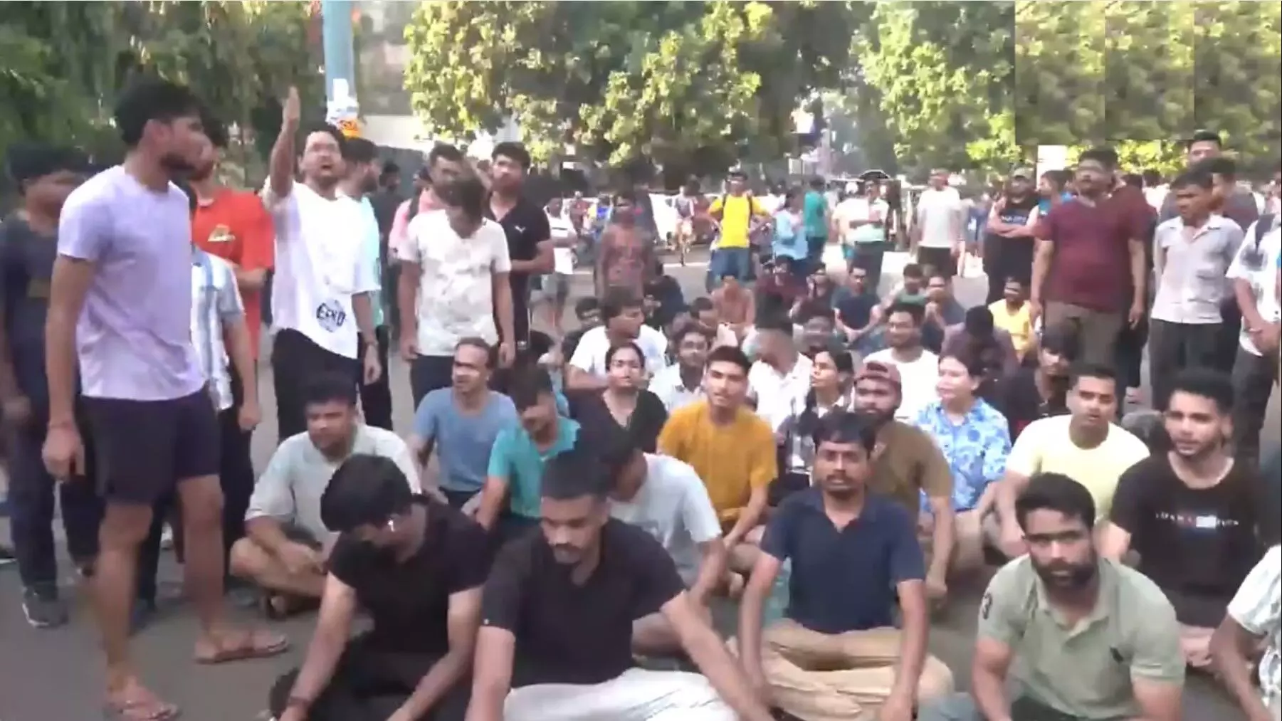Delhi Coaching Incident: दिल्ली में 3 IAS अभ्यर्थियों की मौत पर विरोध प्रदर्शन, सरकार के खिलाफ फूटा गुस्सा