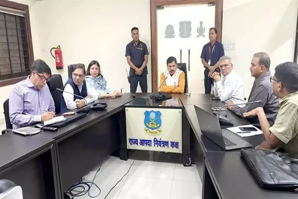 MP News: MP में बाढ़ का खतरा, देर रात आपदा कंट्रोल रूम पहुंचे सीएम मोहन यादव, अधिकारियों को अलर्ट रहने के दिए निर्देश