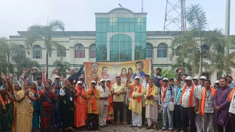 Kawardha News: श्री राम लला और काशी विश्वनाथ मंदिर का दर्शन मनोकामना पूरी होने जैसी : जिले के श्रद्धालु