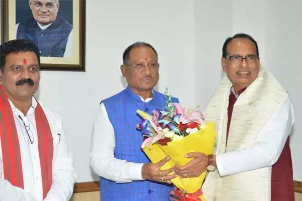 Chhattisgarh News: केंद्रीय कृषि मंत्री से सीएम विष्‍णुदेव ने की भेंट: संसद भवन में हुई इस मुलाकात में राज्‍य के किसानों के मुद्दें पर हुई बात