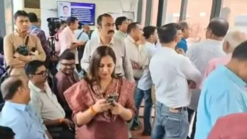 Restrictions on journalists in Parliament: संसद परिसर में पत्रकारों पर पाबंदी, शीशे के कमरे से ही होगी कवरेज, PCI ने जताया विरोध