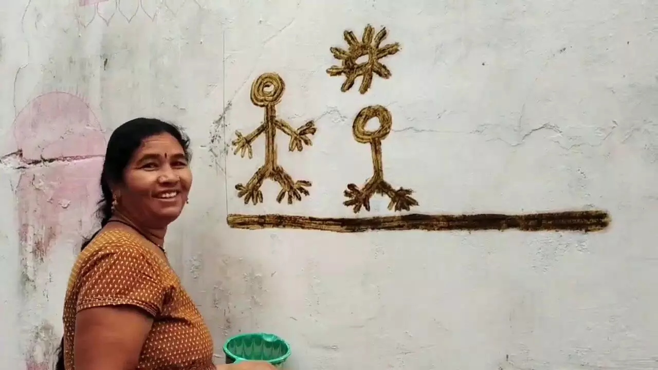 Sawanahi Totka in Chhattisgarh : सावन में छत्तीसगढ़ की एक अनोखी परम्परा "सवनाही टोटका"… सांप-बिच्छू के साथ बचाती है काली-बुरी शक्तियों से