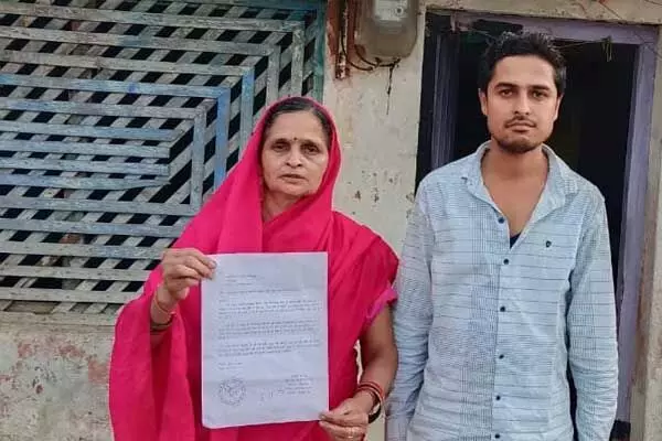 Manendragarh News: स्वतंत्रता सेनानी परिवार ने दी आमरण अनशन की चेतावनी: प्रशासन को ज्ञापन सौंपकर स्वतंत्रता दिवस से एक दिन पूर्व तक की दी मोहलत