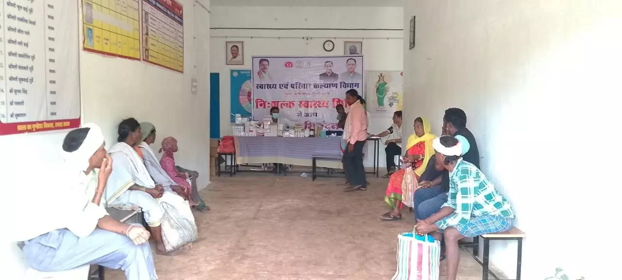 Kawardha News: उपमुख्यमंत्री विजय शर्मा के निर्देश पर वनांचल क्षेत्रों में स्वास्थ्य शिविर के माध्यम से किया जा रहा जांच और उपचार