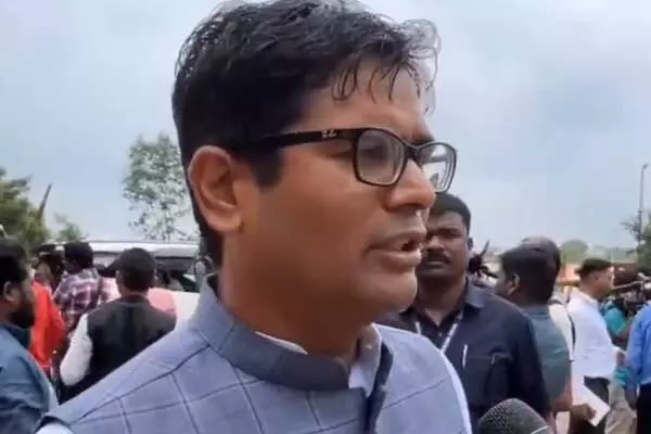 Political news: कांग्रेस कर रही है ब्लेम गेम की राजनीति: वित्त मंत्री चौधरी ने राहुल पर किया तीखा हमला, पूछा राहुल गांधी किसे कह रहे हैं हलवा