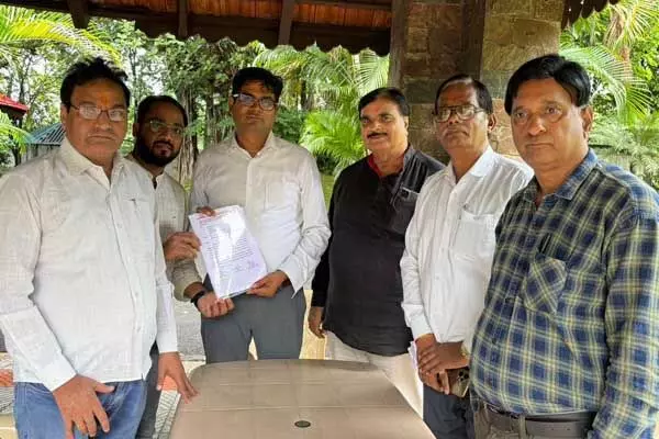 Chhattisgarh News: वित्त मंत्री ने मोदी की गारंटी को पूरा करने दिया आश्वासन: चौधरी को संयुक्त मोर्चा ने सौंपा ज्ञापन