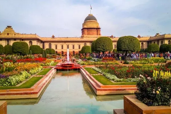 Rashtrapati Bhavan: 340 कमरे और 17 साल.. पहले वायसराय हाउस के नाम से थी पहचान, निर्माण के लिए बिछाई गई थी रेल लाइन, जानिए राष्ट्रपति भवन में और क्या-क्या है खास..