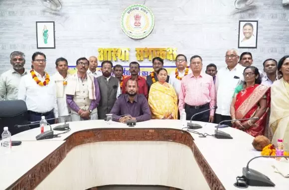 Jagdalpur News: सेवानिवृत्त हुए 21 शासकीय सेवकों को कलेक्टर ने दिया पेंशन प्राधिकार पत्र…