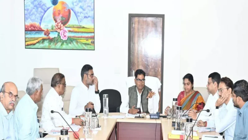 मंत्री ओपी चौधरी ने ली पर्यावरण विभाग के अधिकारियों की समीक्षा बैठक, कार्यालय में बायोमैट्रिक, सीसीटीवी कैमरा लगाने व मानिटरिंग के निर्देश