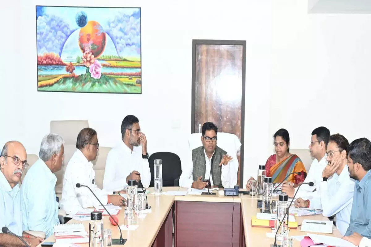 मंत्री ओपी चौधरी ने ली पर्यावरण विभाग के अधिकारियों की समीक्षा बैठक, कार्यालय में बायोमैट्रिक, सीसीटीवी कैमरा लगाने व मानिटरिंग के निर्देश